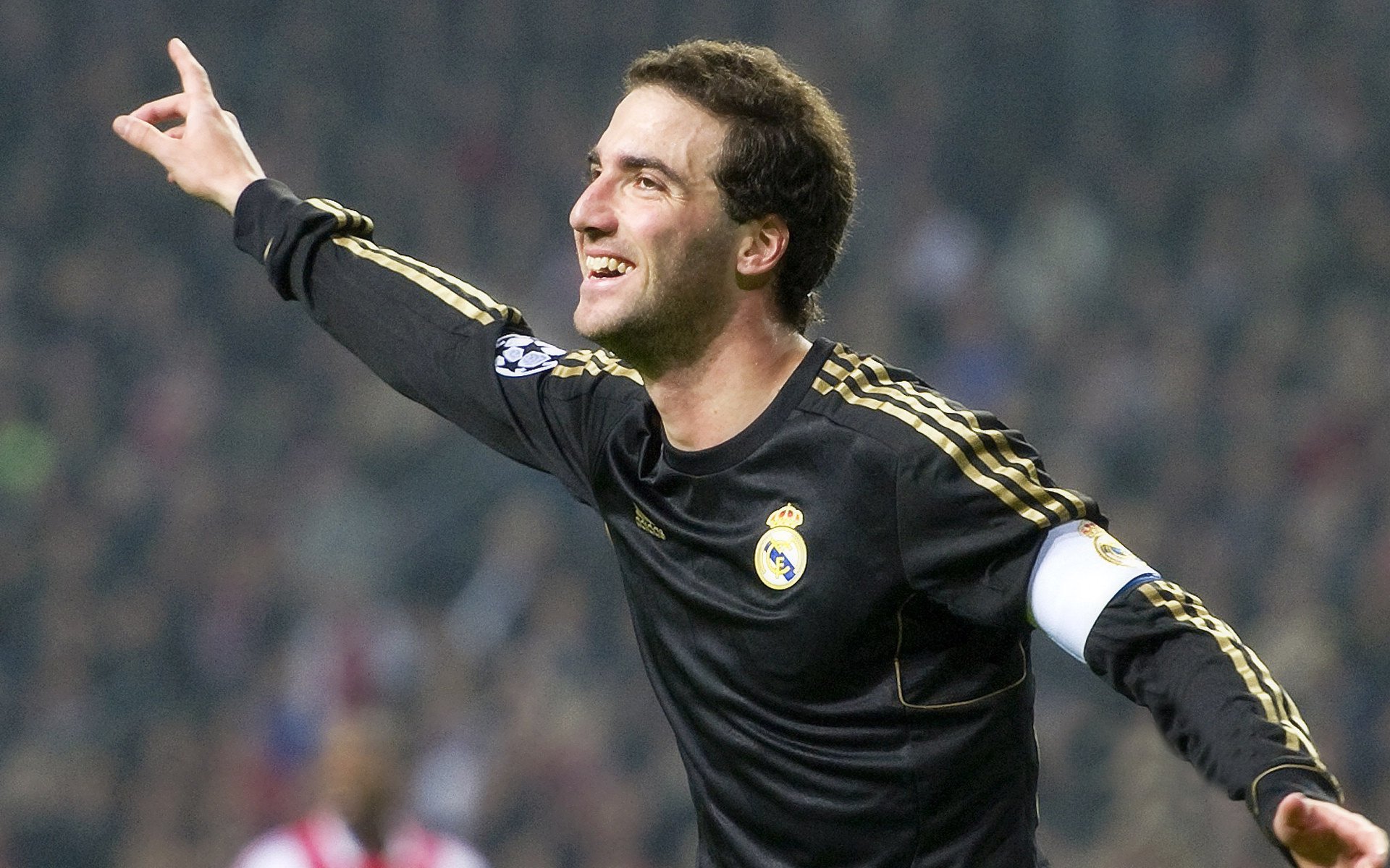 “自由搏击英雄集结，四川省体育馆上演极限对决”